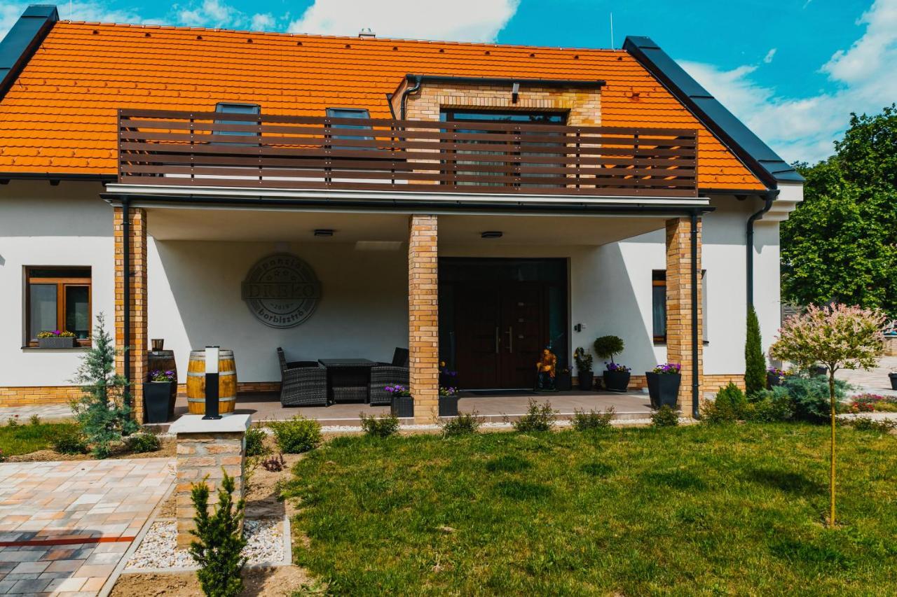 Bed and Breakfast Dreko Panzió&Borbisztró Győrújbarát Zewnętrze zdjęcie