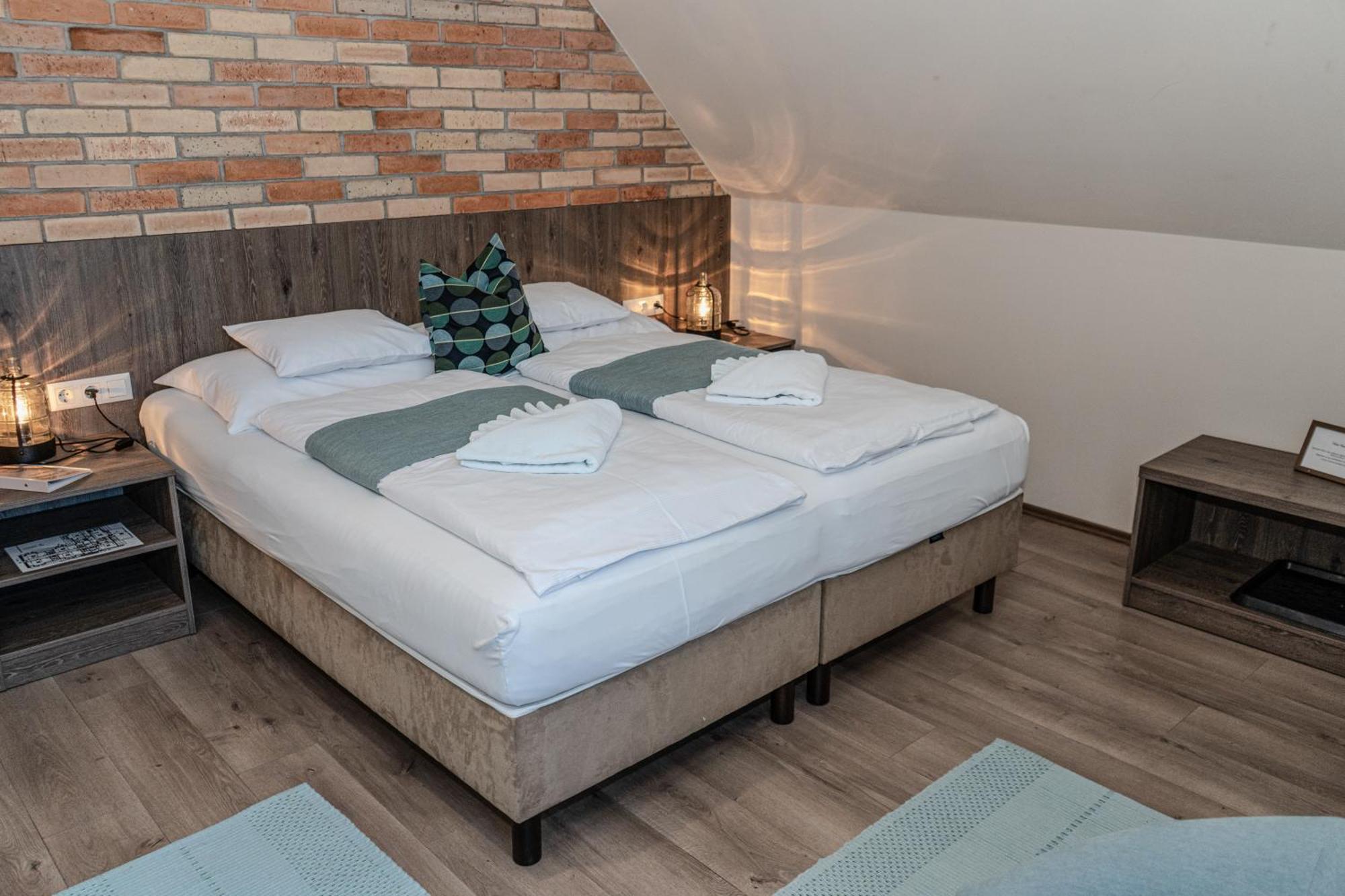 Bed and Breakfast Dreko Panzió&Borbisztró Győrújbarát Zewnętrze zdjęcie