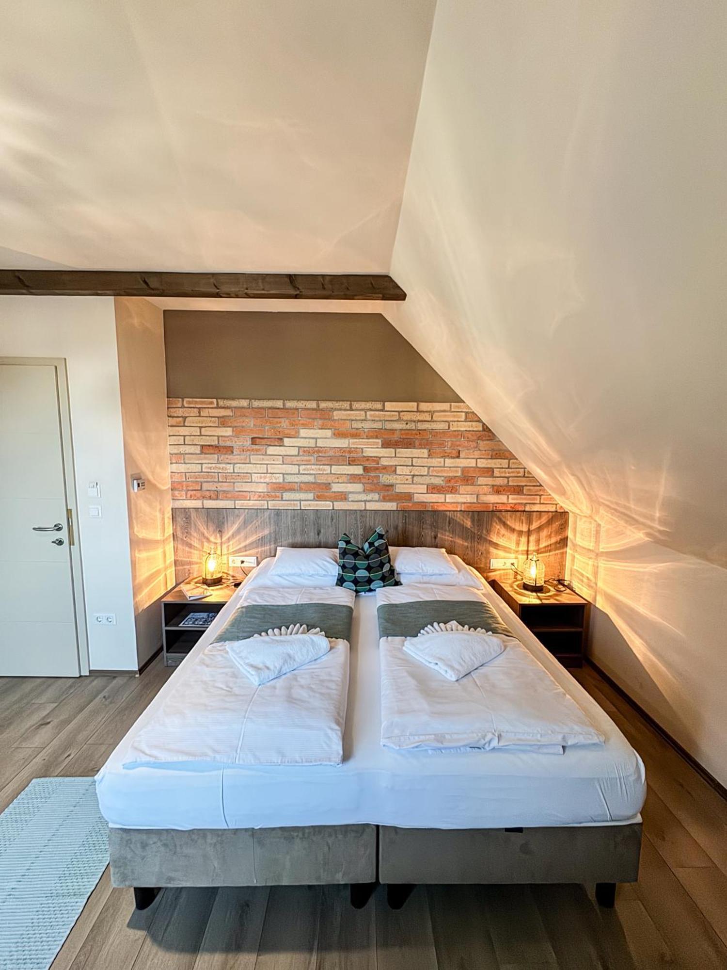Bed and Breakfast Dreko Panzió&Borbisztró Győrújbarát Zewnętrze zdjęcie