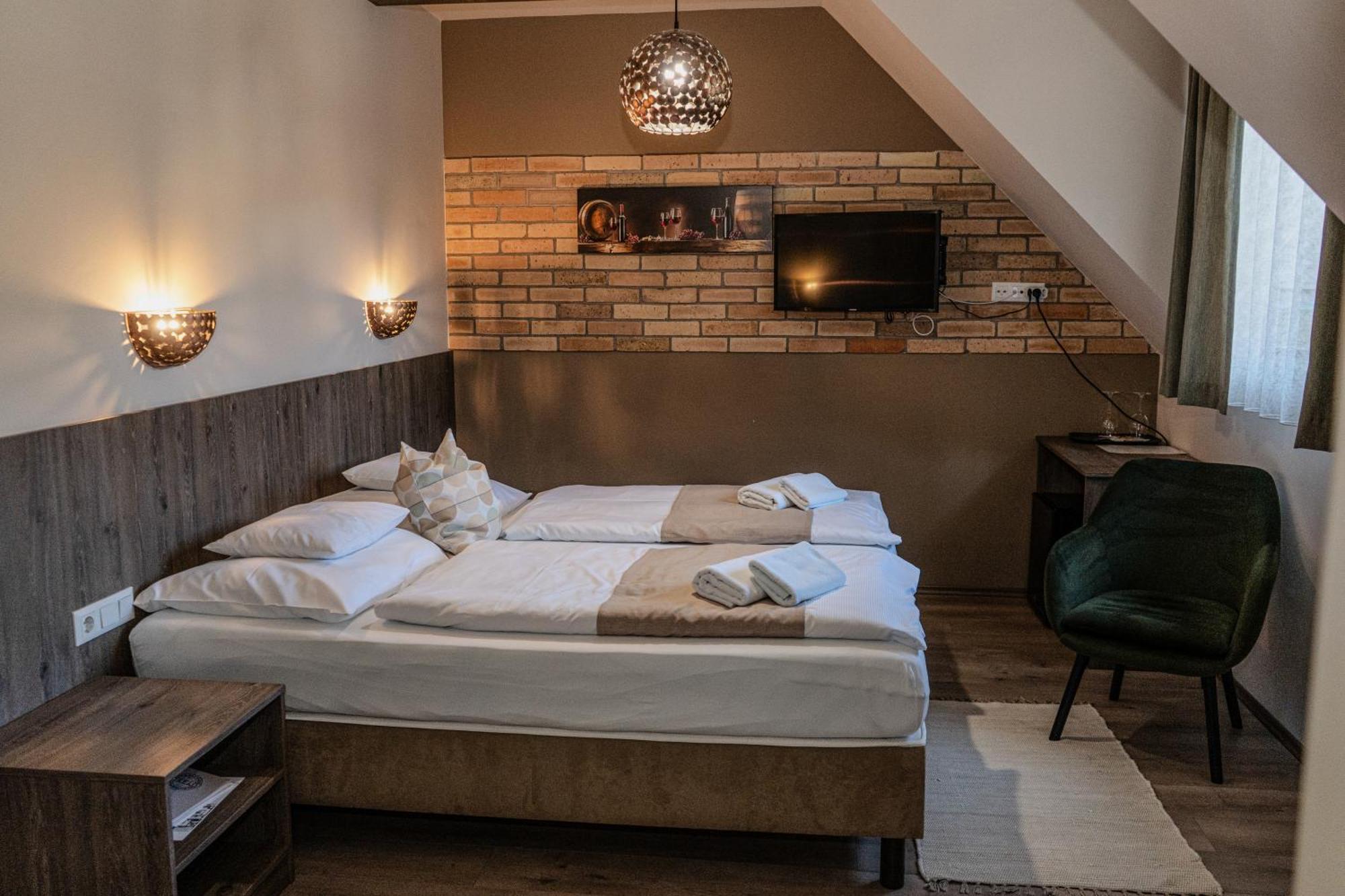 Bed and Breakfast Dreko Panzió&Borbisztró Győrújbarát Zewnętrze zdjęcie