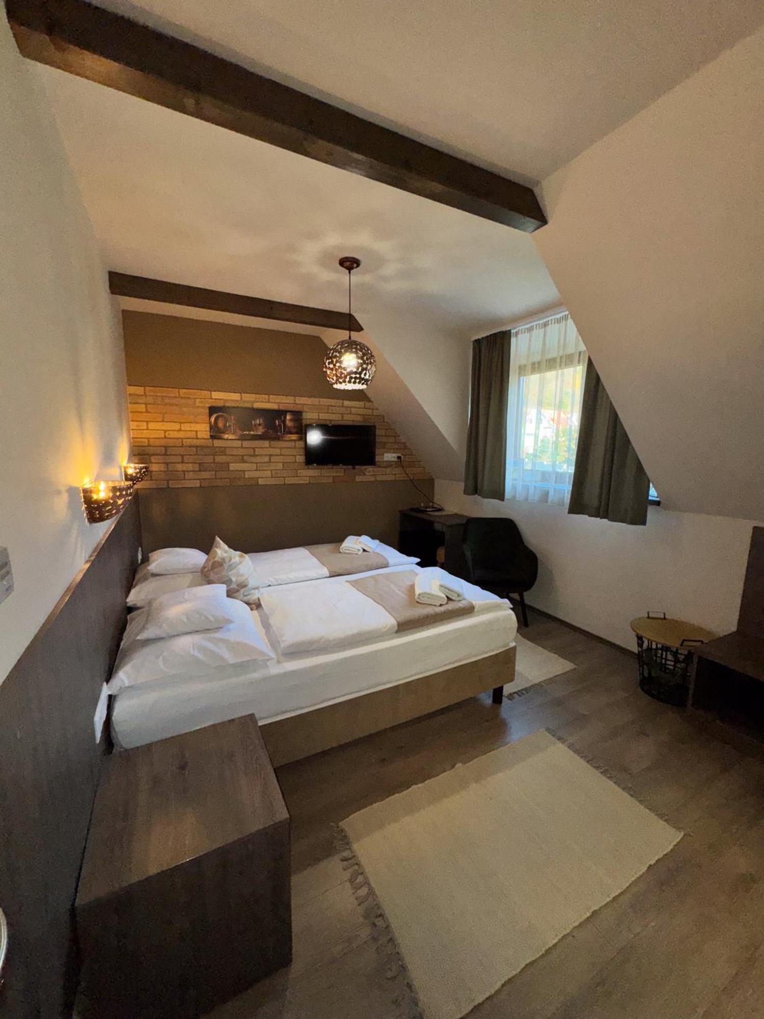 Bed and Breakfast Dreko Panzió&Borbisztró Győrújbarát Zewnętrze zdjęcie