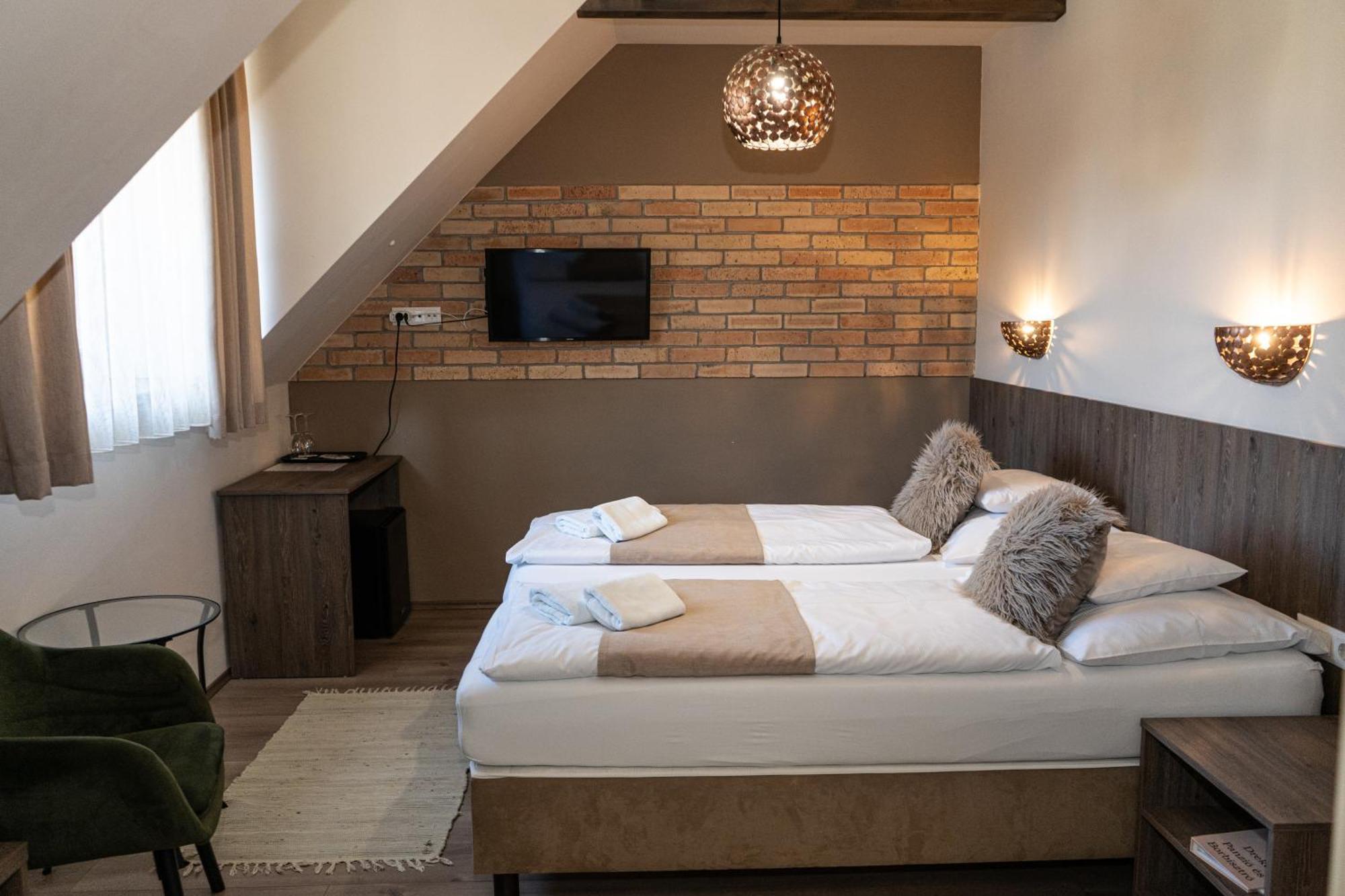 Bed and Breakfast Dreko Panzió&Borbisztró Győrújbarát Zewnętrze zdjęcie